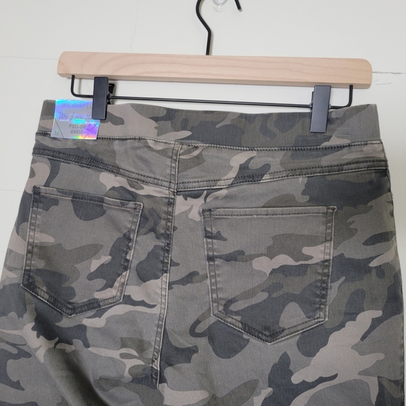 Sound/Style | Lucy Camo Pull-On Pants - Picture 8 of 8